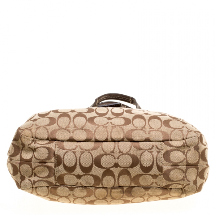 Pre Owned Coach Beige/Brown Signature Canvas Shoulder Bag