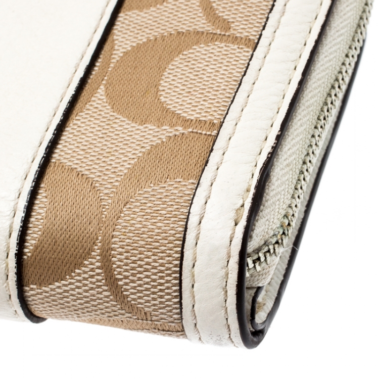 Pre Owned Coach Beige/White Signature Canvas and Leather Compact Wallet