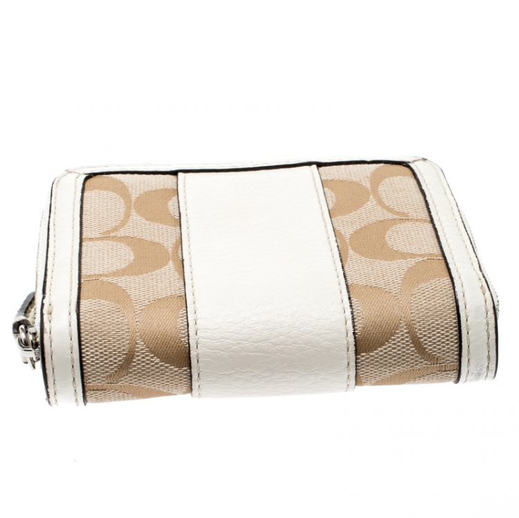 Pre Owned Coach Beige/White Signature Canvas and Leather Compact Wallet