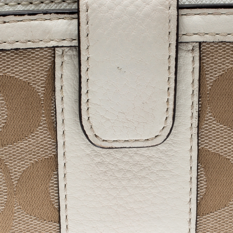 Pre Owned Coach Beige/White Signature Canvas and Leather Compact Wallet