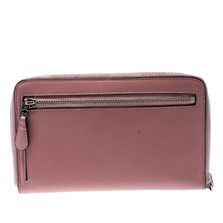 مملوكة مسبقًا Coach Pink Leather Zip Around Wallet