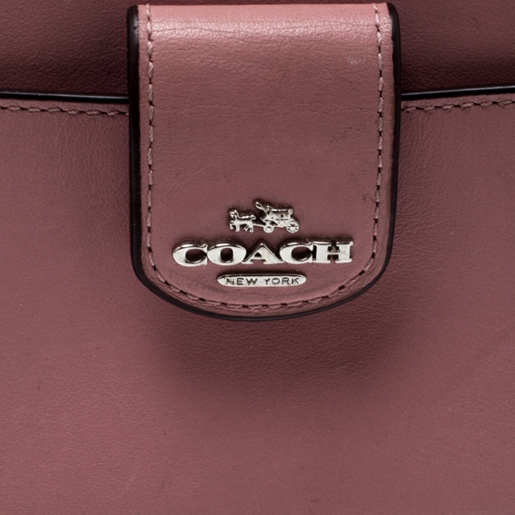 مملوكة مسبقًا Coach Pink Leather Zip Around Wallet