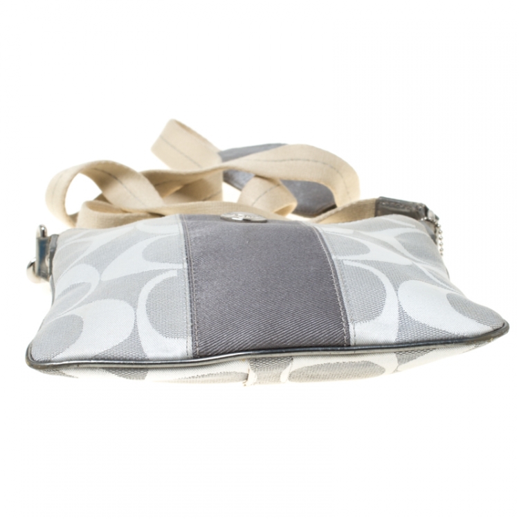 Pre Owned Coach Grey/Beige Signature Canvas Swingpack Crossbody Bag