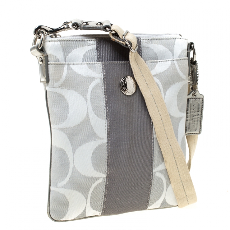 Pre Owned Coach Grey/Beige Signature Canvas Swingpack Crossbody Bag