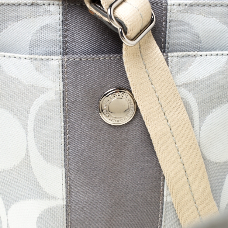 Pre Owned Coach Grey/Beige Signature Canvas Swingpack Crossbody Bag