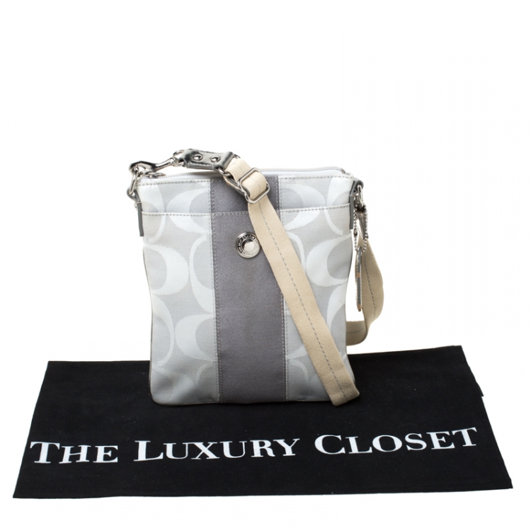 Pre Owned Coach Grey/Beige Signature Canvas Swingpack Crossbody Bag