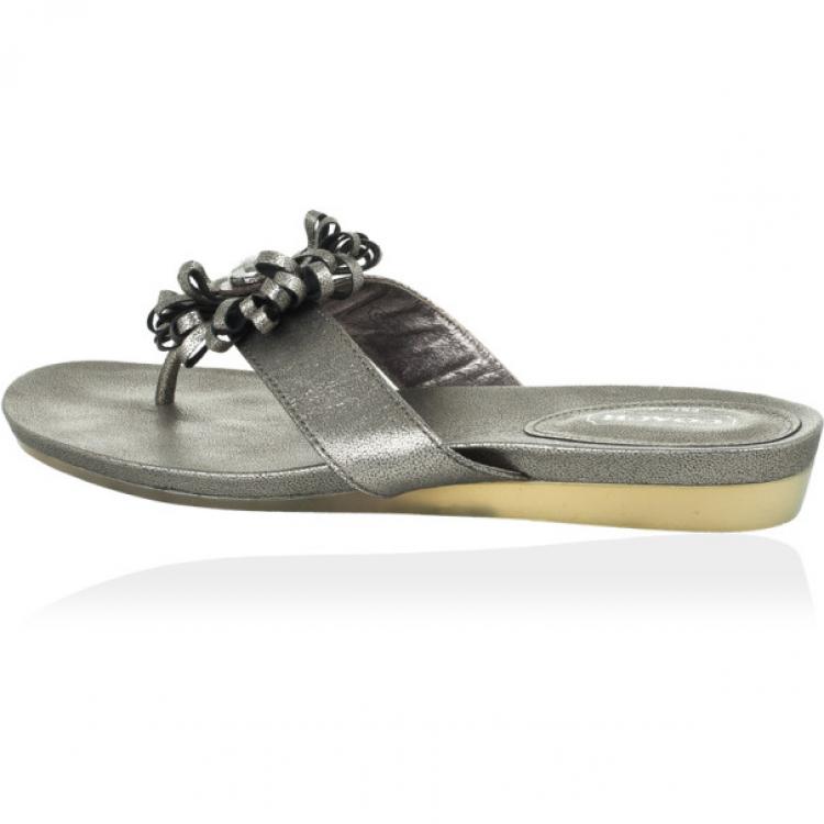 Pre Owned Coach Silver Metallic Skye Flower Thong Sandals Size 36.5