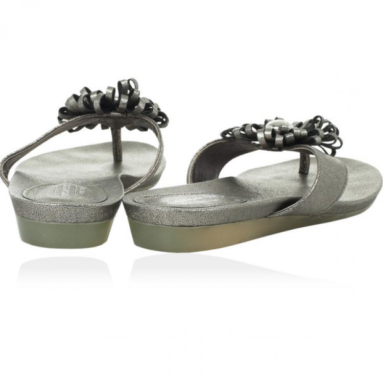 Pre Owned Coach Silver Metallic Skye Flower Thong Sandals Size 36.5