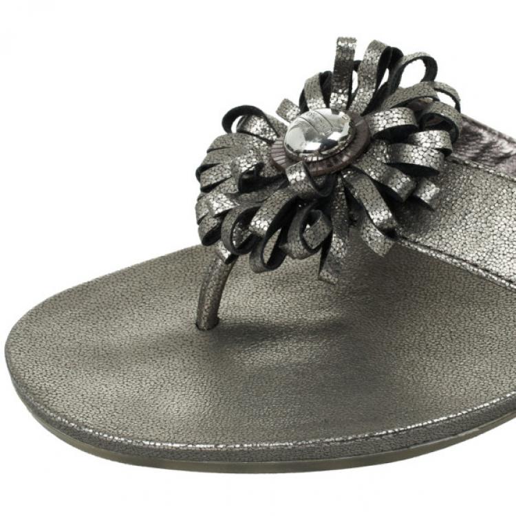 Pre Owned Coach Silver Metallic Skye Flower Thong Sandals Size 36.5