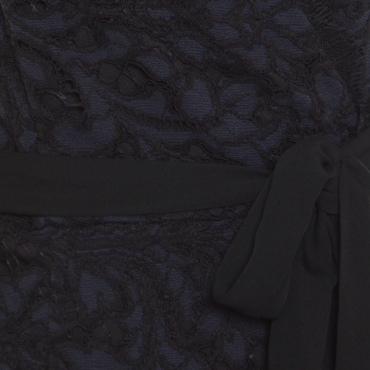 مملوكة مسبقًا Diane von Furstenberg Navy Blue and Black Guipure Lace Scalloped Trim Shaelyn Wrap Dress L
