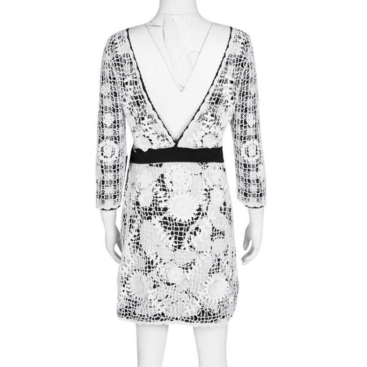مملوكة مسبقًا Diane Von Furstenberg Monochrome Floral Crochet Lace Overlay Backless Kenny Dress M