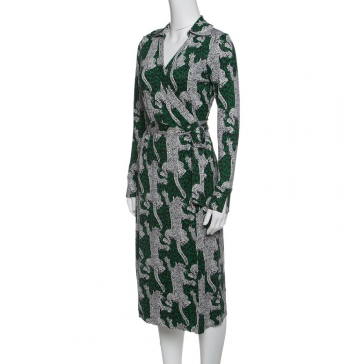 Pre Owned Diane Von Furstenberg Green Animal Figure Printed Jersey Silk Cybil Wrap Dress S