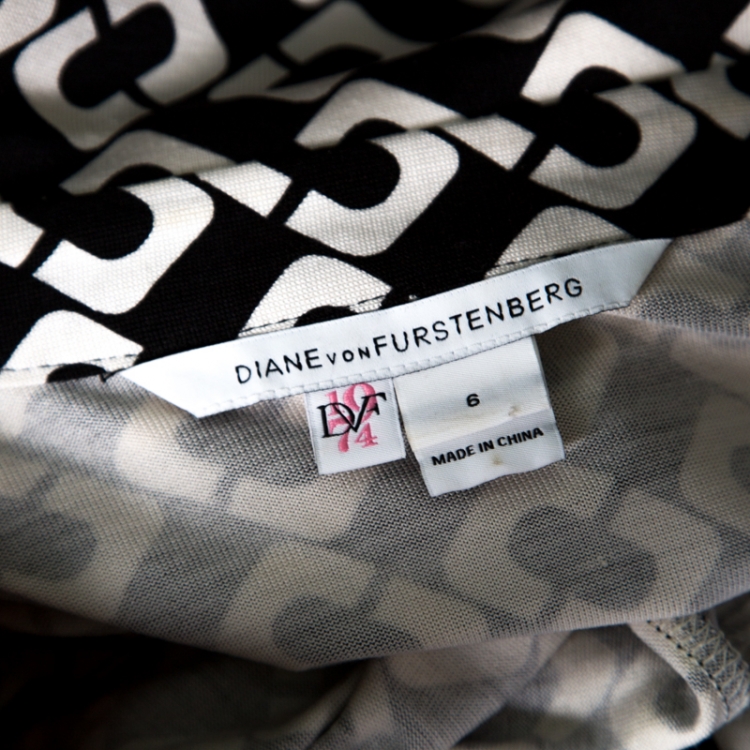 مملوكة مسبقًا Diane Von Furstenberg Monochrome Printed Silk Jersey New Jeane Two Wrap Dress M