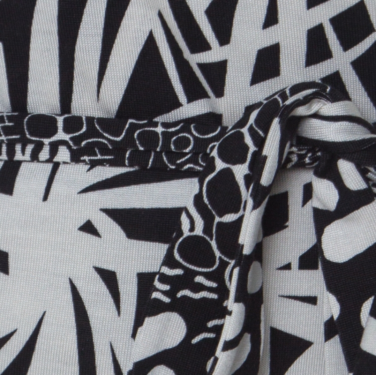 Pre Owned Diane von Furstenberg Black & White Printed Silk Jersey Georgina Wrap Dress S