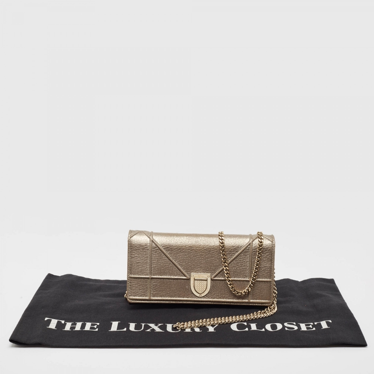 مملوكة مسبقًا Dior Gold Leather Diorama Wallet on Chain