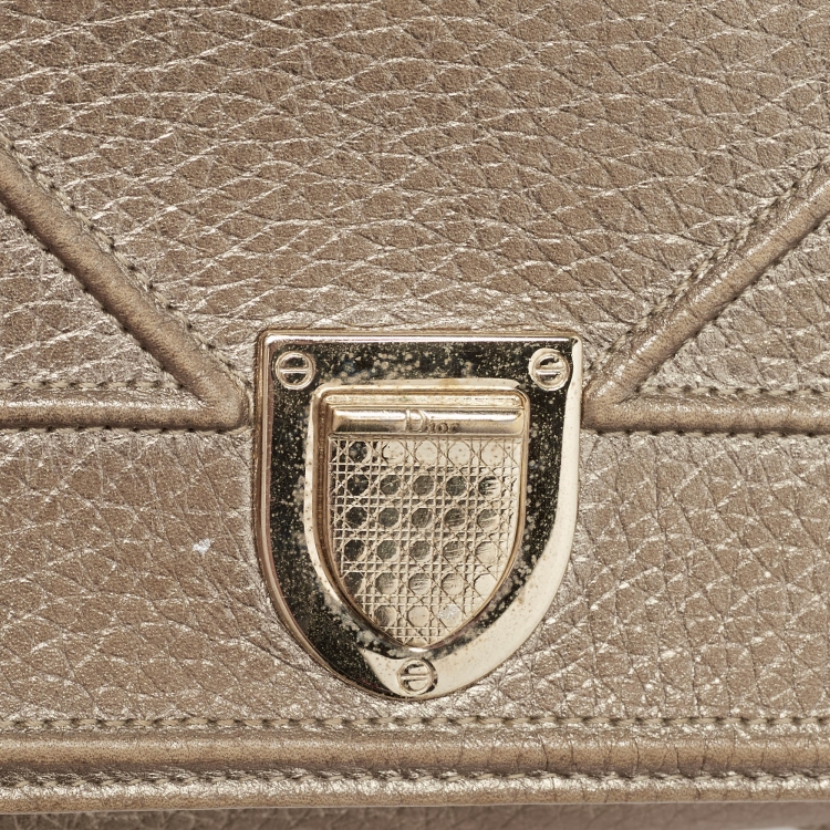 مملوكة مسبقًا Dior Gold Leather Diorama Wallet on Chain