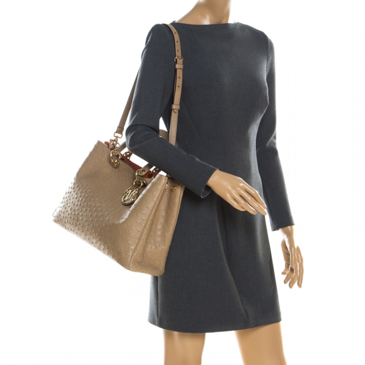 مملوكة مسبقًا Dior Beige Ostrich Large Diorissimo Tote