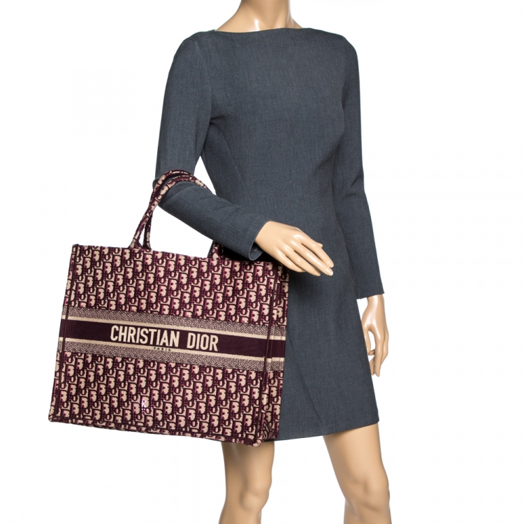 Dior Large Book Tote in Burgundy Oblique Embroidery - Luxury Helsinki