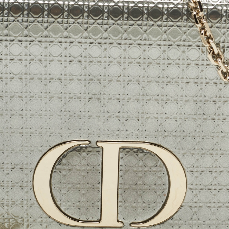 Pre Owned Dior Silver Micro Cannage Patent Leather 2in1 30 Montaigne Pouch Bag