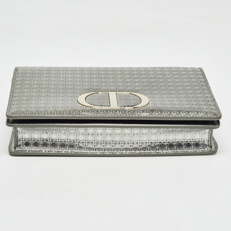Pre Owned Dior Silver Micro Cannage Patent Leather 2in1 30 Montaigne Pouch Bag