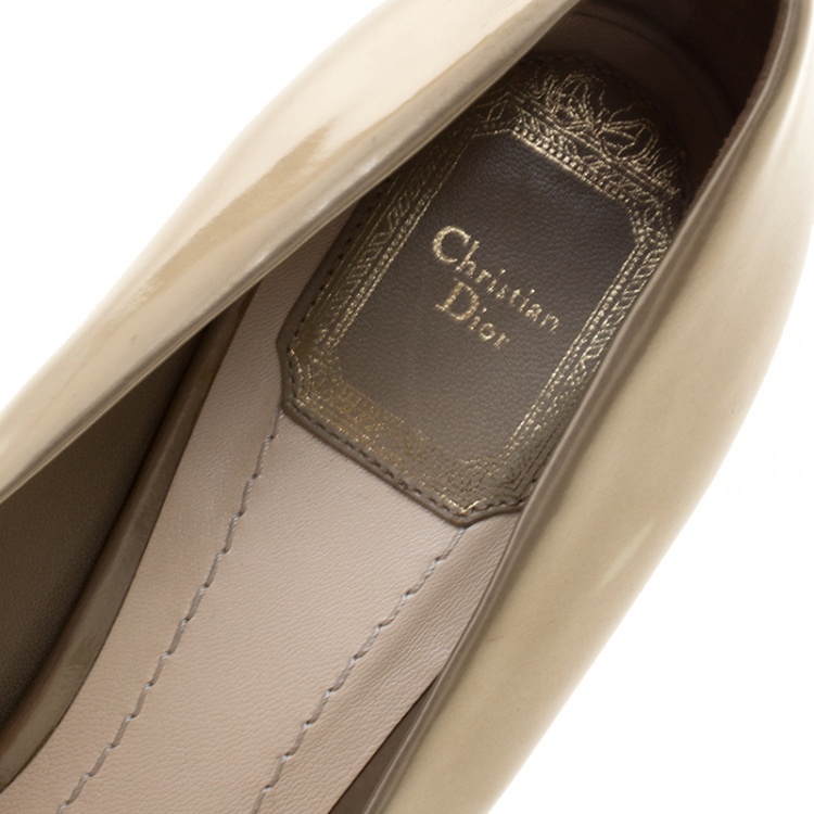 Pre Owned Dior Grey Patent Leather Buckle Pumps Size 39.5
