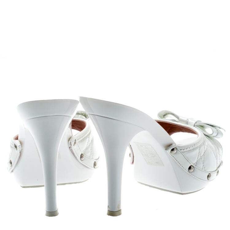 Pre Owned Dior White Cannage Quilted Patent Leather Bow Detail Peep Toe Clogs Size 37.5