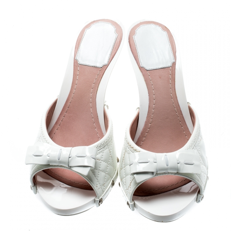 Pre Owned Dior White Cannage Quilted Patent Leather Bow Detail Peep Toe Clogs Size 37.5