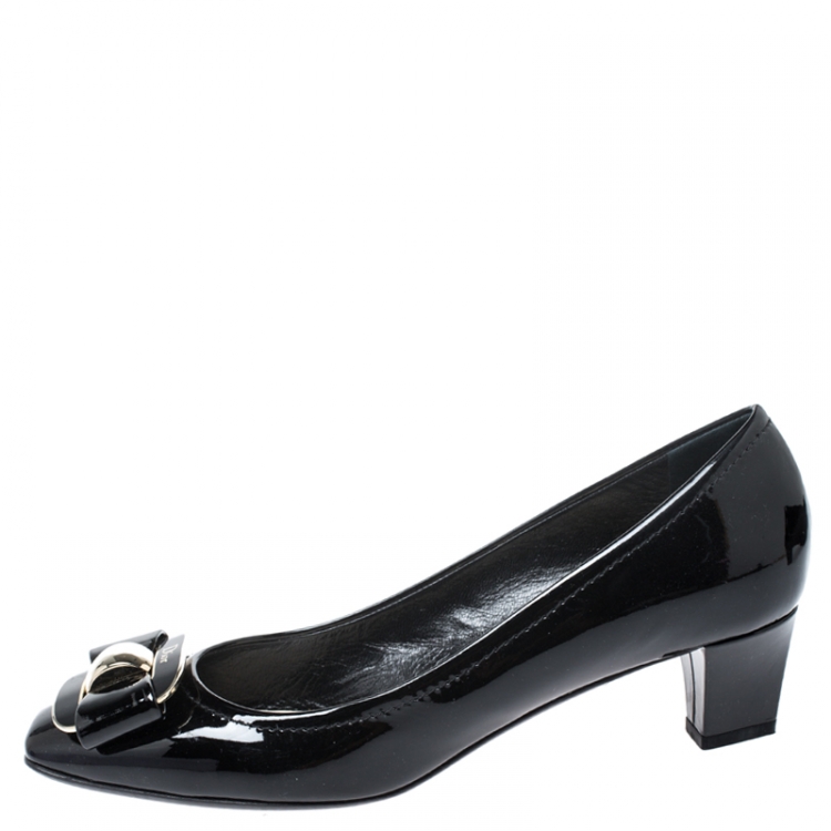 مملوكة مسبقًا Dior Black Patent Leather Bow Block Heel Square Toe Pumps Size 40