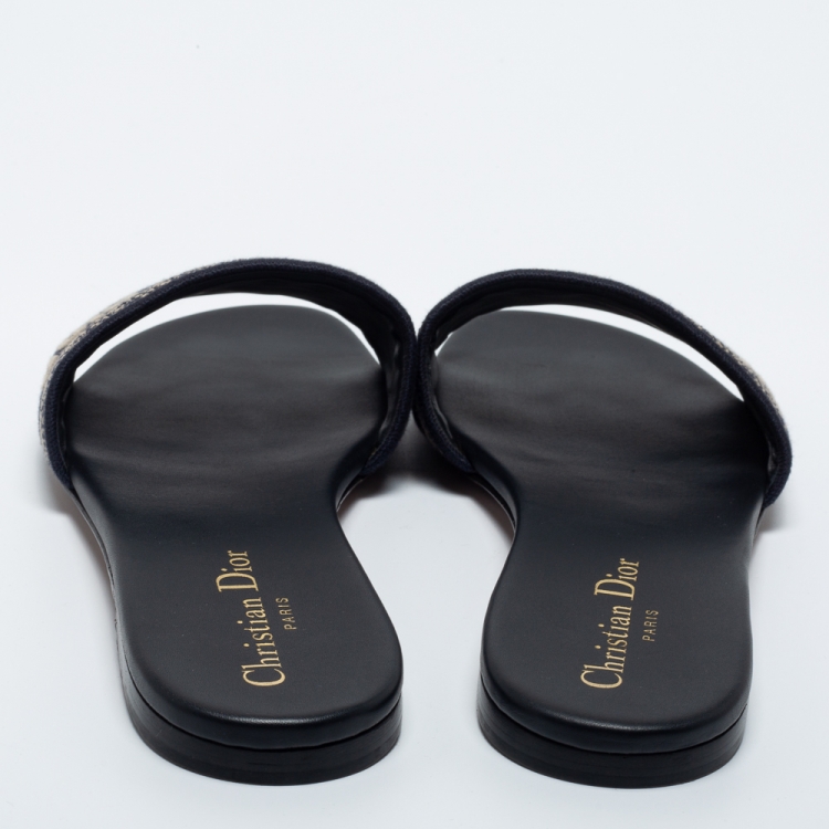 مملوكة مسبقًا Dior Navy Blue Embroidered Canvas Dway Flat Slides Size 39