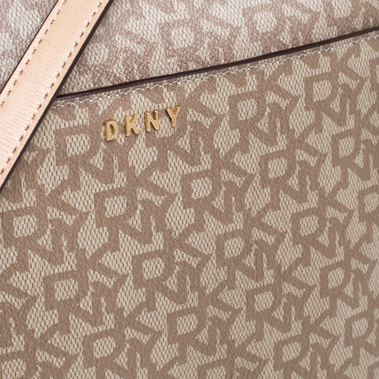 مملوكة مسبقًا DKNY Beige Signature Coated Canvas Bryant Crossbody Bag