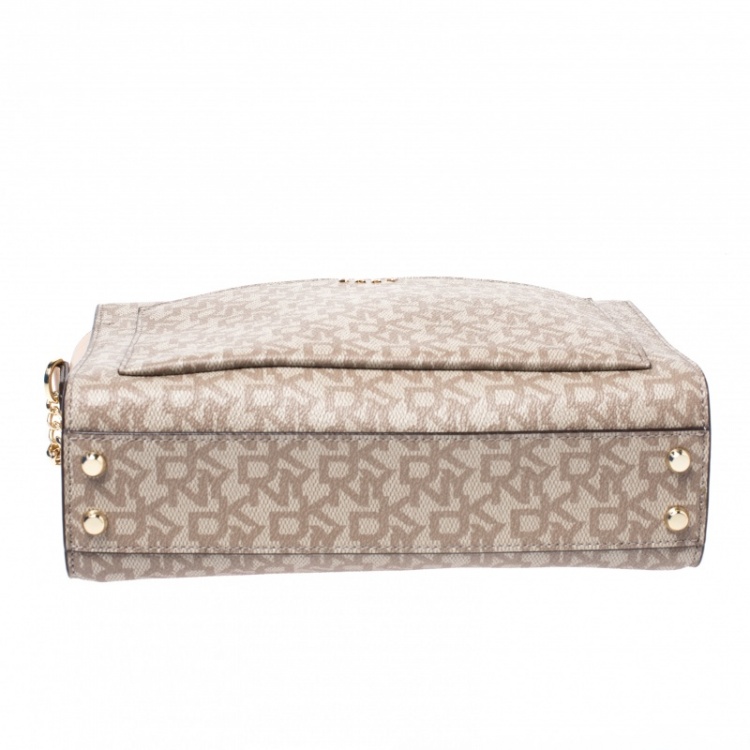 مملوكة مسبقًا DKNY Beige Signature Coated Canvas Bryant Crossbody Bag