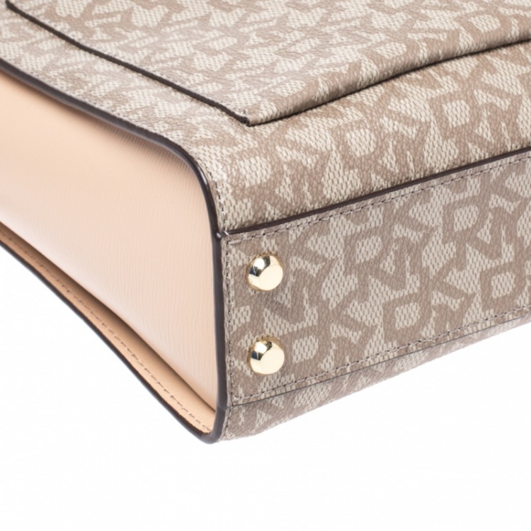 مملوكة مسبقًا DKNY Beige Signature Coated Canvas Bryant Crossbody Bag