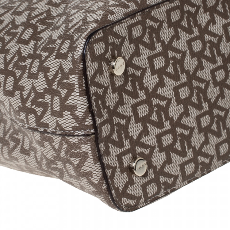 Pre Owned Dkny Brown/Beige Signature Coated Canvas and Leather Bryant Bucket Bag