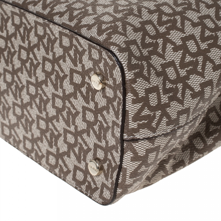 Pre Owned Dkny Brown/Beige Signature Coated Canvas and Leather Bryant Bucket Bag