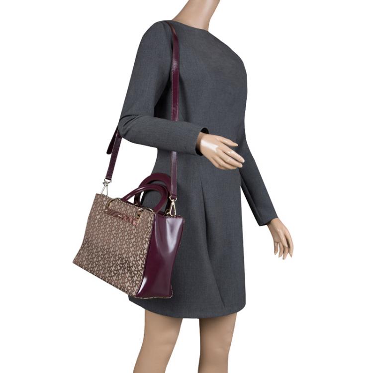 مملوكة مسبقًا DKNY Beige/Burgundy Signature Canvas Tote
