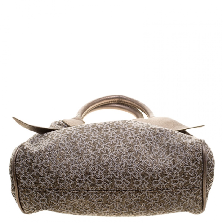 مملوكة مسبقًا DKNY Metallic Gun Metal Monogram Canvas Bow Tote