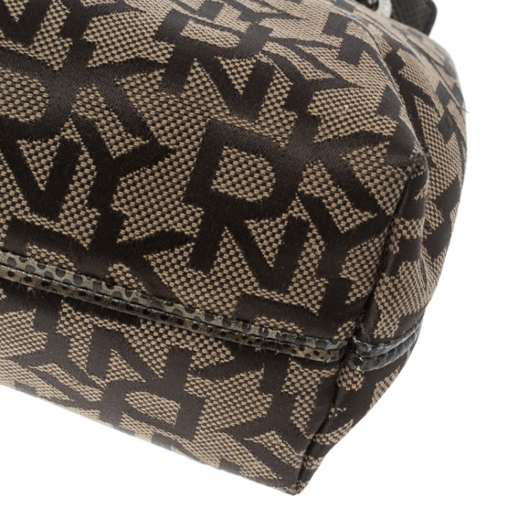 Pre Owned Dkny Beige Signature Canvas Hobo