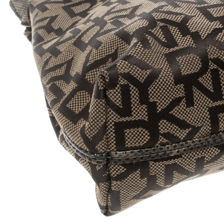 Pre Owned Dkny Beige Signature Canvas Hobo