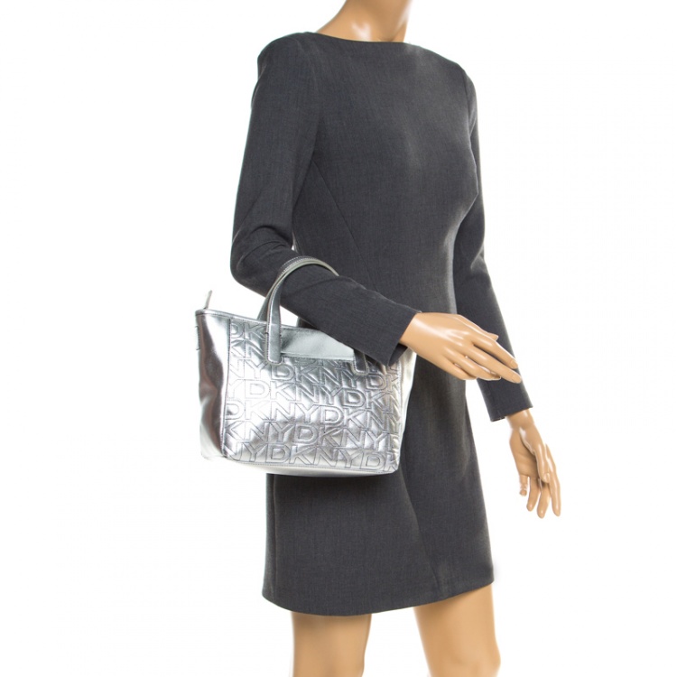 Pre Owned DKNY Silver Signature Leather Zip Tote