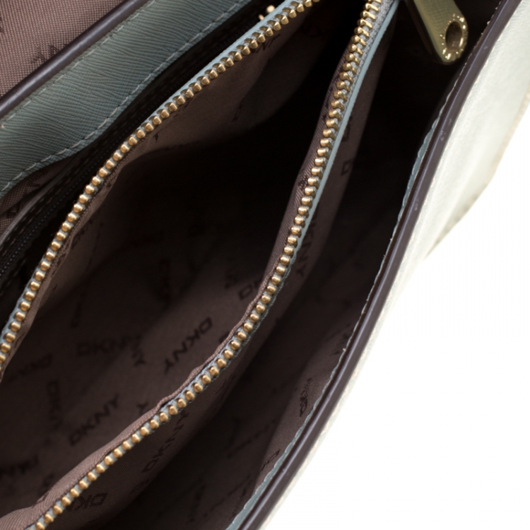 مملوكة مسبقًا DKNY Ash Blue Leather Envelope Style Crossbody Bag