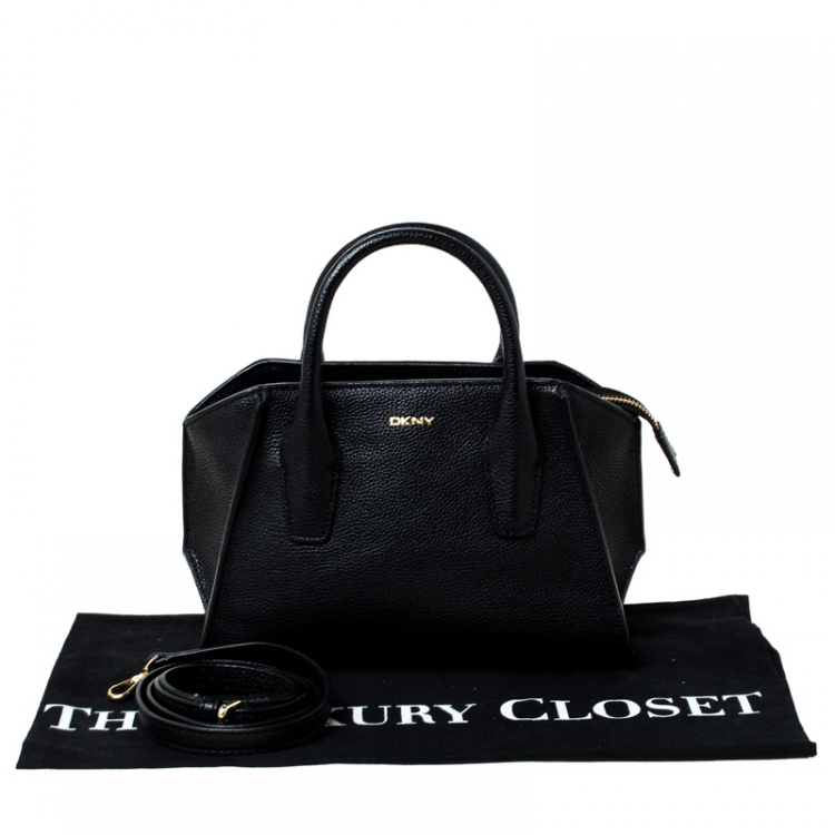 مملوكة مسبقًا DKNY Black Leather Mini Chelsea Crossbody Bag 