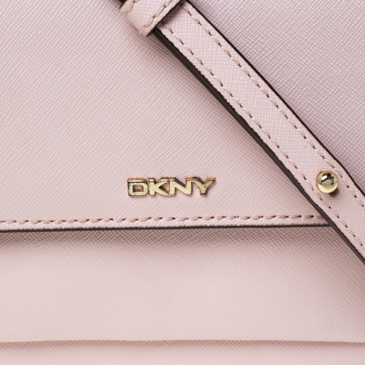 مملوكة مسبقًا Dkny Baby Pink Leather Bryant Park Flap Crossbody Bag