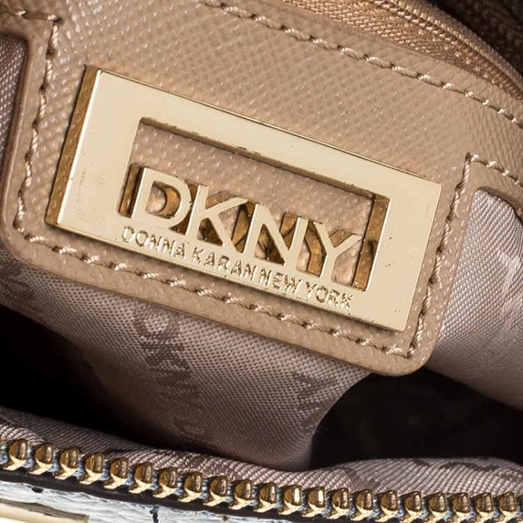 مملوكة مسبقًا DKNY Light Blue Leather Padlock Chain Shoulder Bag