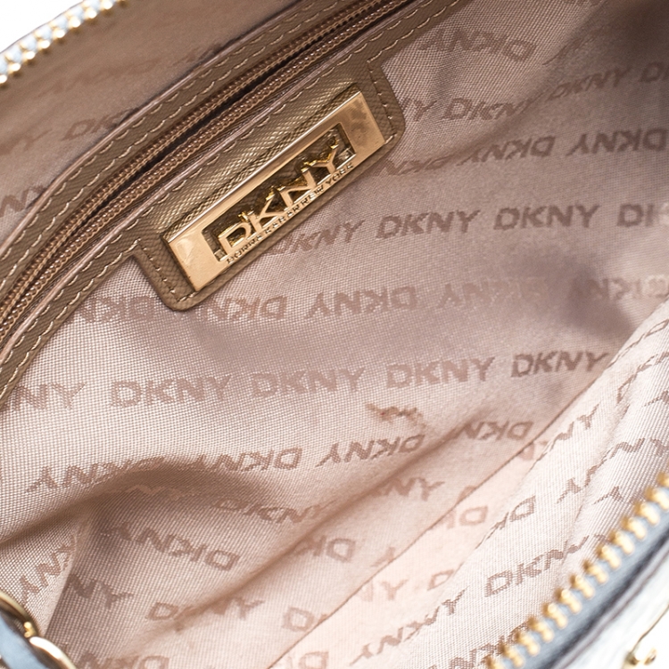 مملوكة مسبقًا DKNY Light Blue Leather Padlock Chain Shoulder Bag