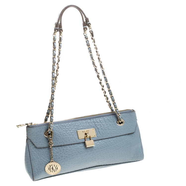 مملوكة مسبقًا DKNY Light Blue Leather Padlock Chain Shoulder Bag