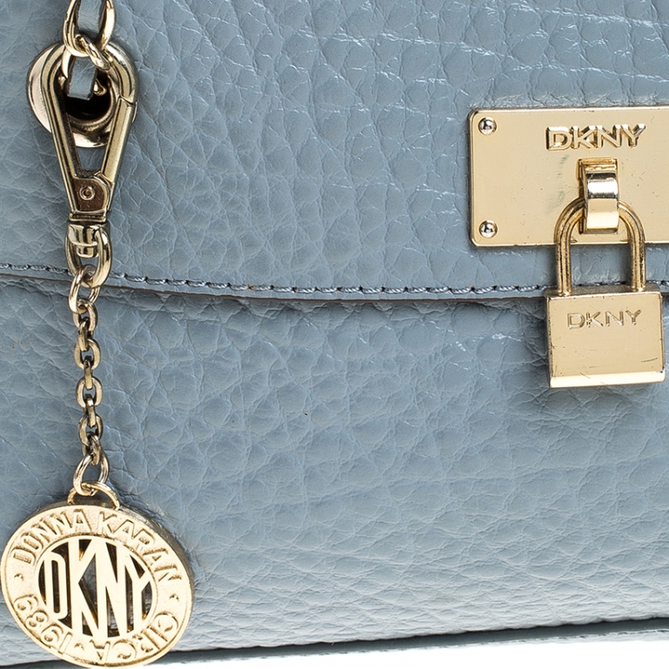 مملوكة مسبقًا DKNY Light Blue Leather Padlock Chain Shoulder Bag