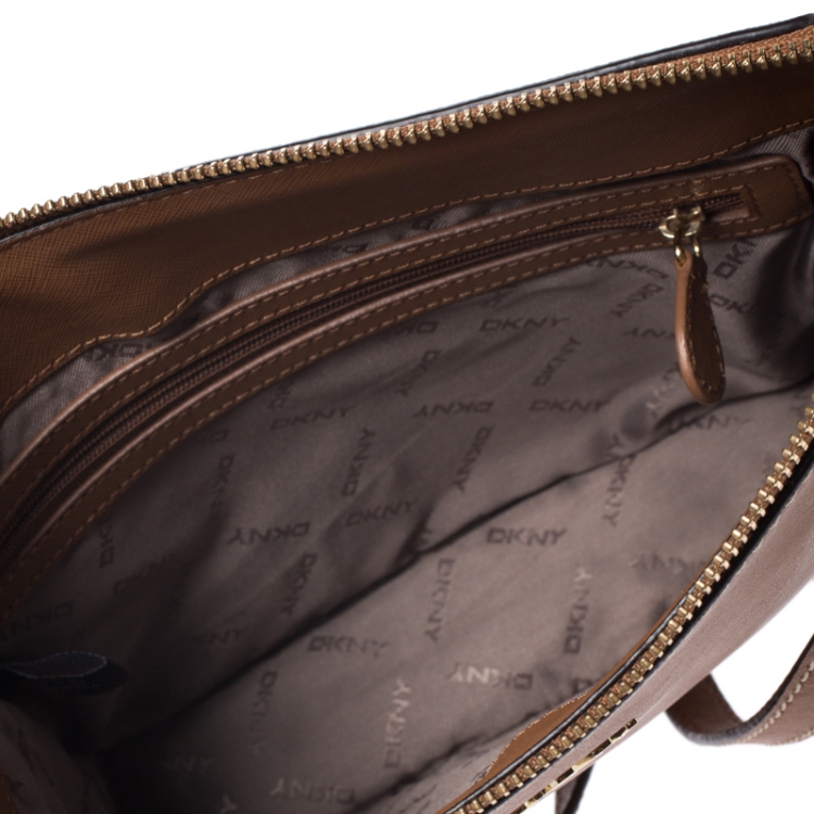 Pre Owned Dkny Brown Leather Zip Crossbody Bag