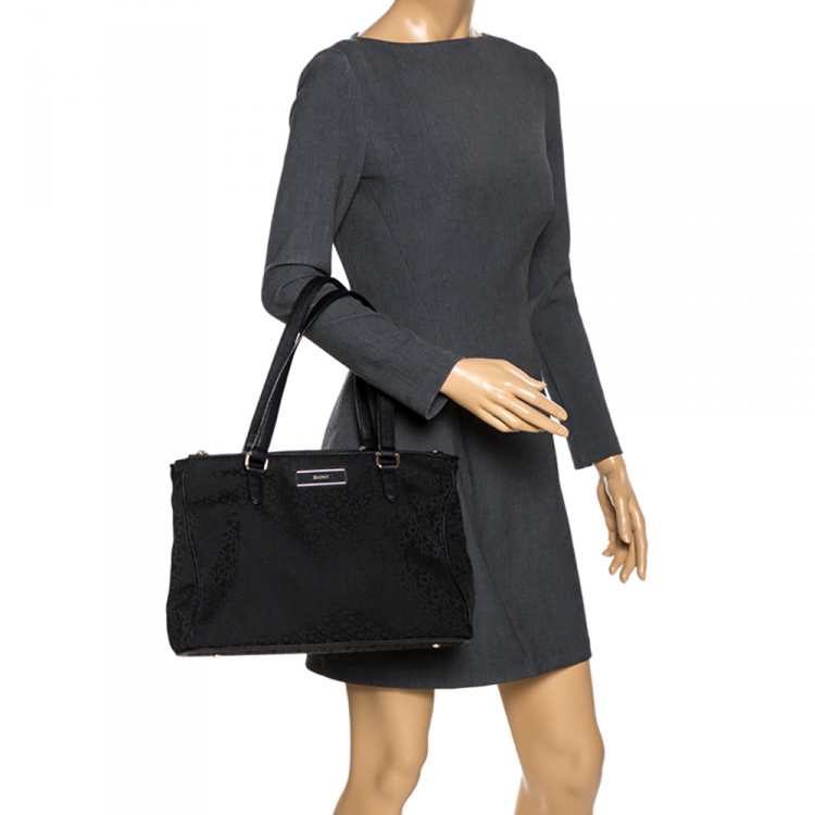 Pre Owned Dkny Black Signature Canvas and Leather Double Zip Tote