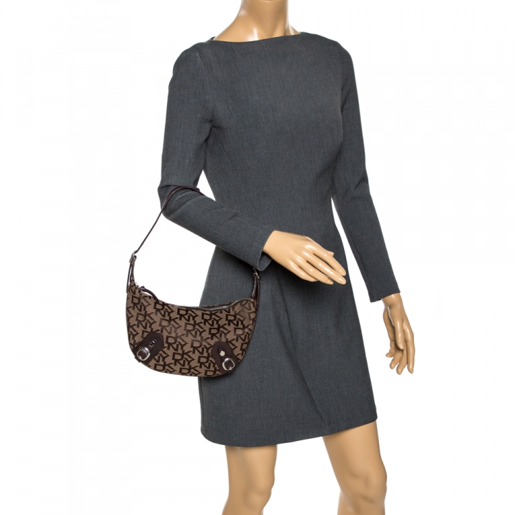 مملوكة مسبقًا DKNY Brown Signature Canvas and Lizard Embossed Leather Shoulder Bag