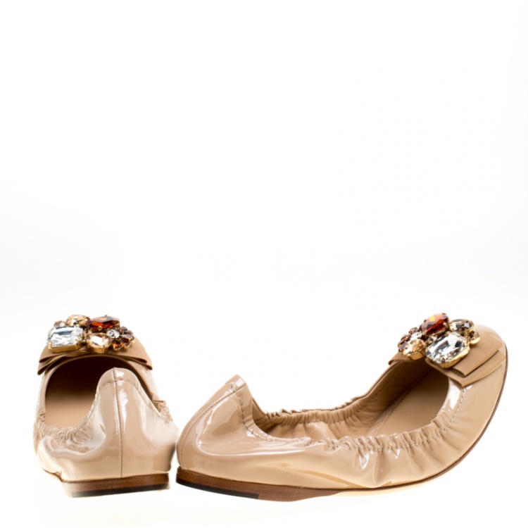 Pre Owned Dolce and Gabbana Beige Patent Leather Crystal Embellished Bow Scrunch Ballet Flats Size 39